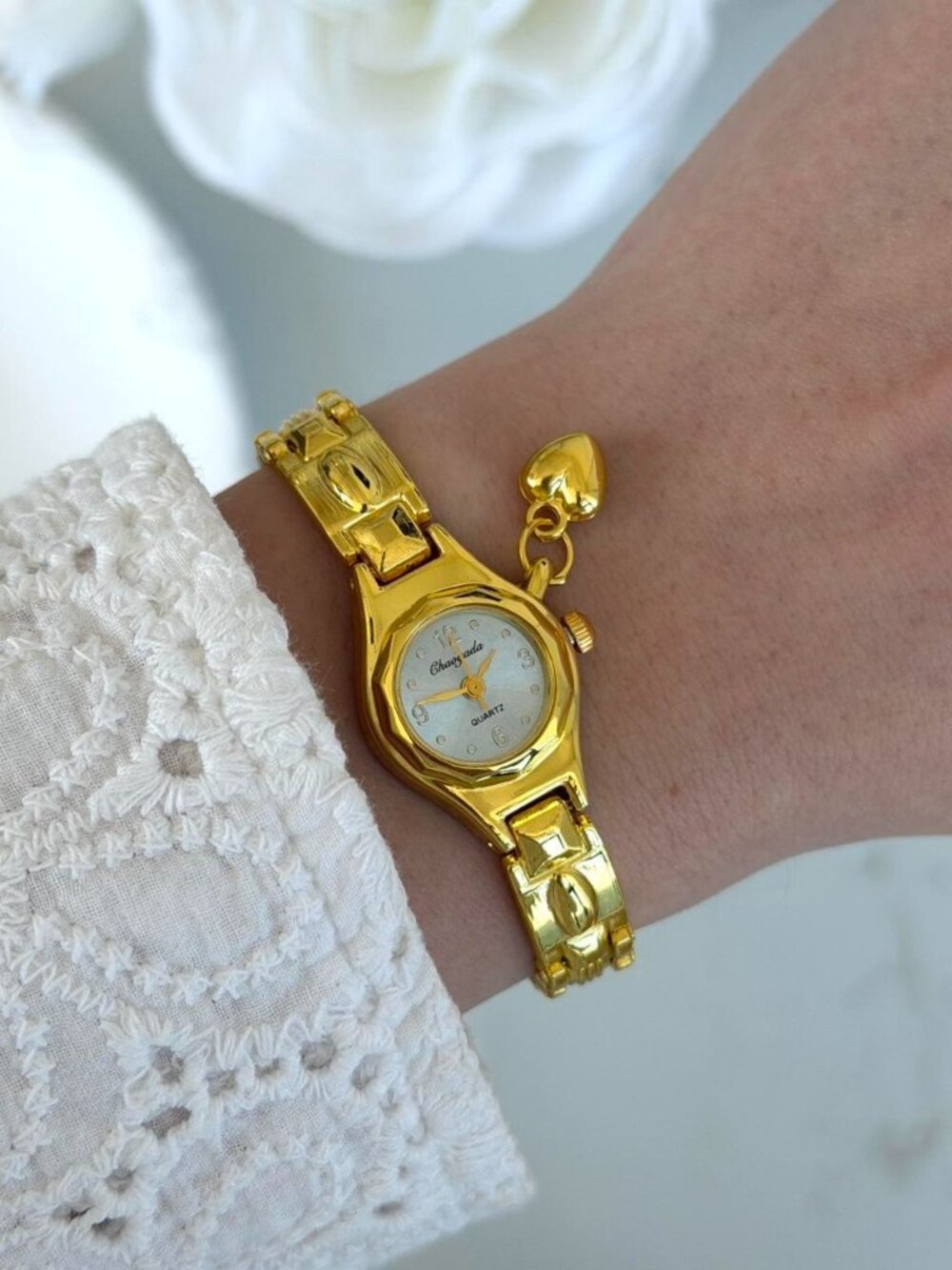 SKU0583Retro Gold White dial Heart Charm Women Minimalist Watch + gift bag